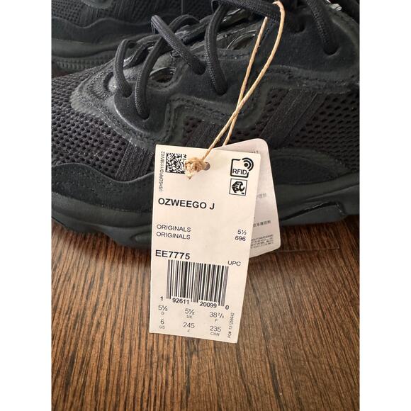 Adidas Ozweego Junior Sneakers 6 Triple Black Mesh Athletic Running Shoes EE7775 - Picture 5 of 8